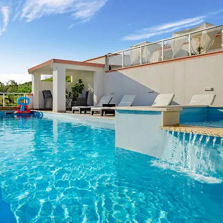 Melandura-9 By Interhome * Dinjiška