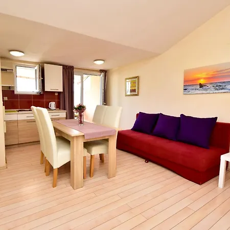 Melandura-9 By Interhome