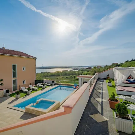 Melandura-9 By Interhome * Dinjiška