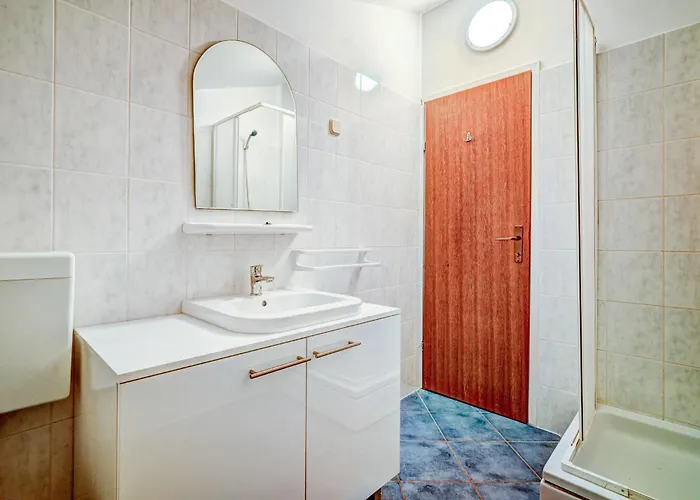 Melandura-9 By Interhome *