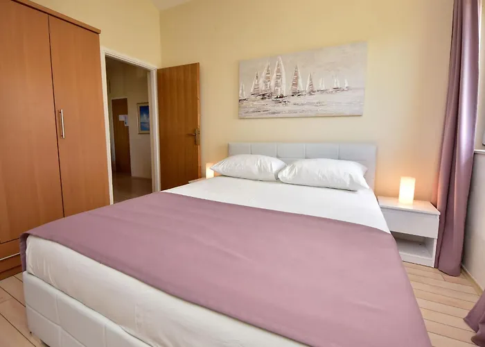 Melandura-9 By Interhome Dinjiška